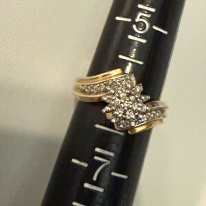 Genuine 10k Gold Diamond Cluster‎ Engagement Ring 💍